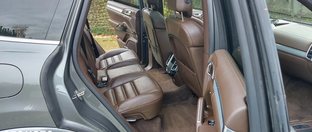 Porsche Cayenne cena 165000 przebieg: 182000, rok produkcji 2015 z Międzychód małe 667